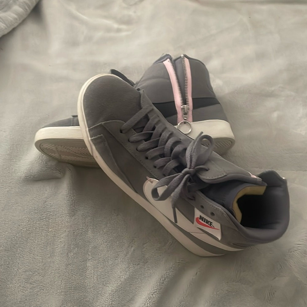 Nike mid rebel women’s size 9
